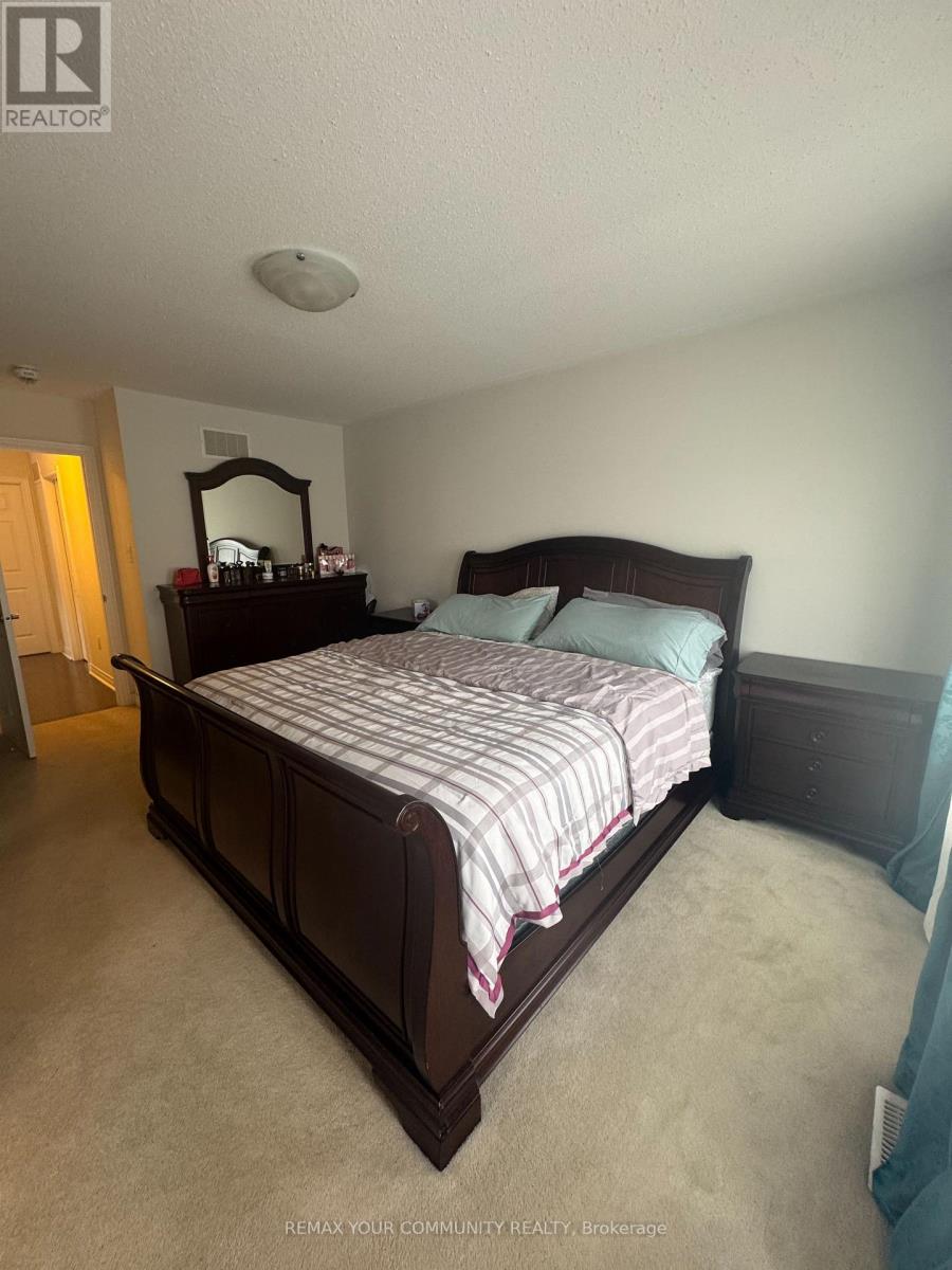 93 Huguenot Road N, Oakville, Ontario  L6H 0M3 - Photo 7 - W13014304