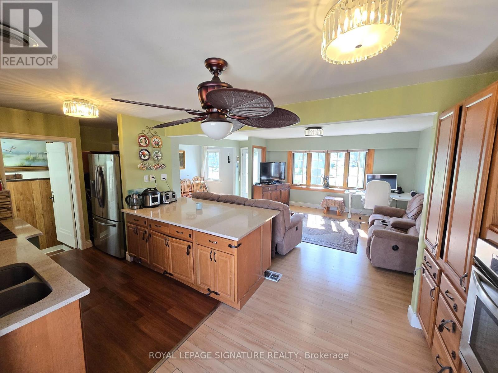 601 Conacher Drive, Toronto, Ontario  M2M 3M9 - Photo 2 - C12967214