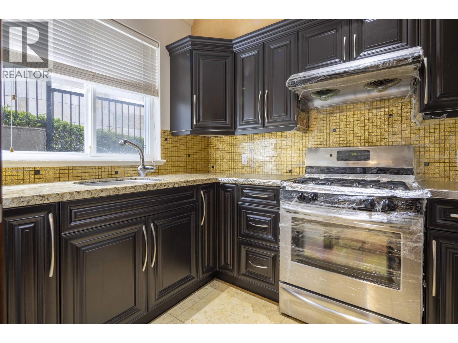 7353 Union Street, Burnaby, British Columbia V5A 1J1 - Photo 10 - R3095229