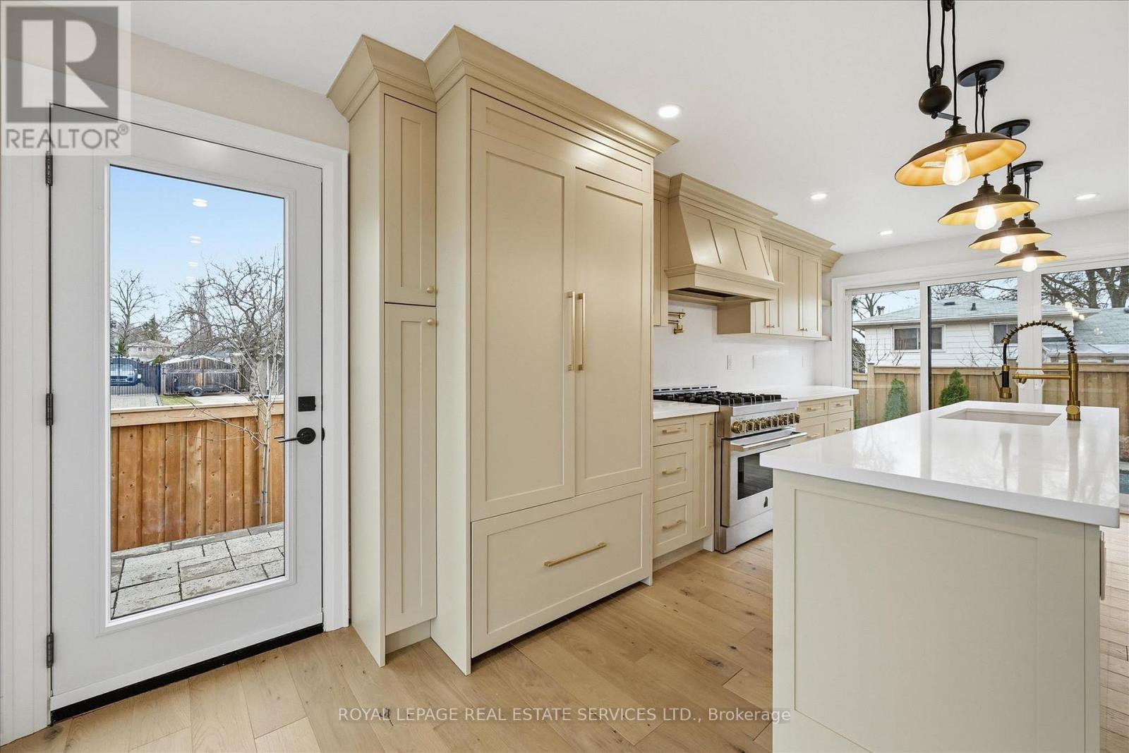 2212 Urwin Crescent, Oakville, Ontario  L6L 2T2 - Photo 12 - W12951654