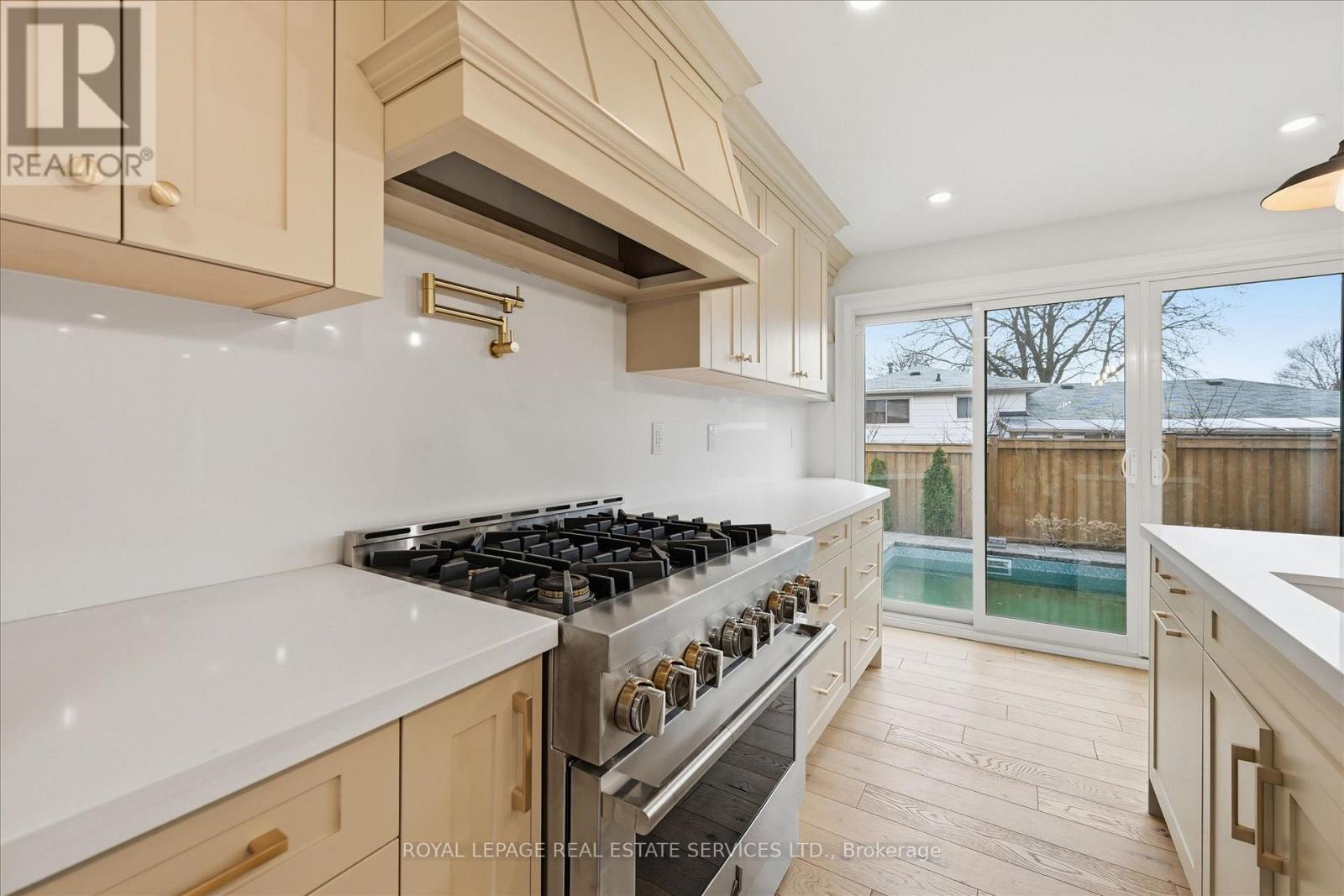 2212 Urwin Crescent, Oakville, Ontario  L6L 2T2 - Photo 14 - W12951654