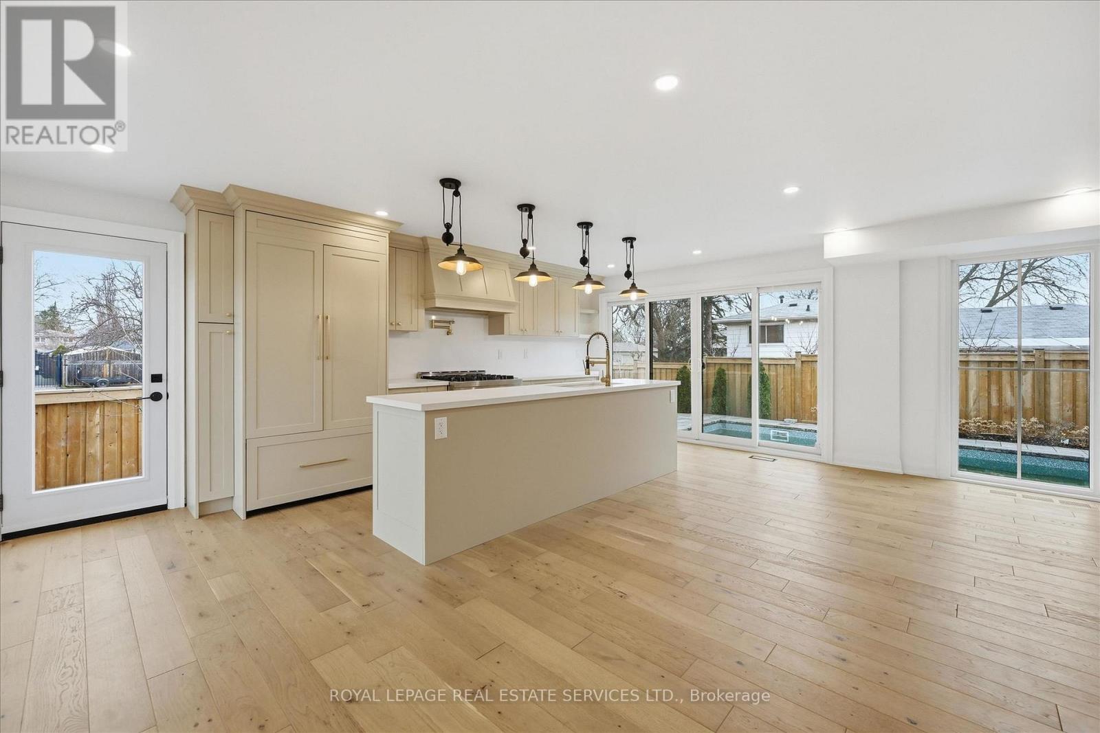 2212 Urwin Crescent, Oakville, Ontario  L6L 2T2 - Photo 11 - W12951654