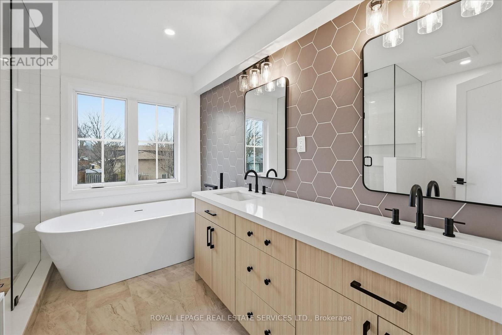 2212 Urwin Crescent, Oakville, Ontario  L6L 2T2 - Photo 24 - W12951654