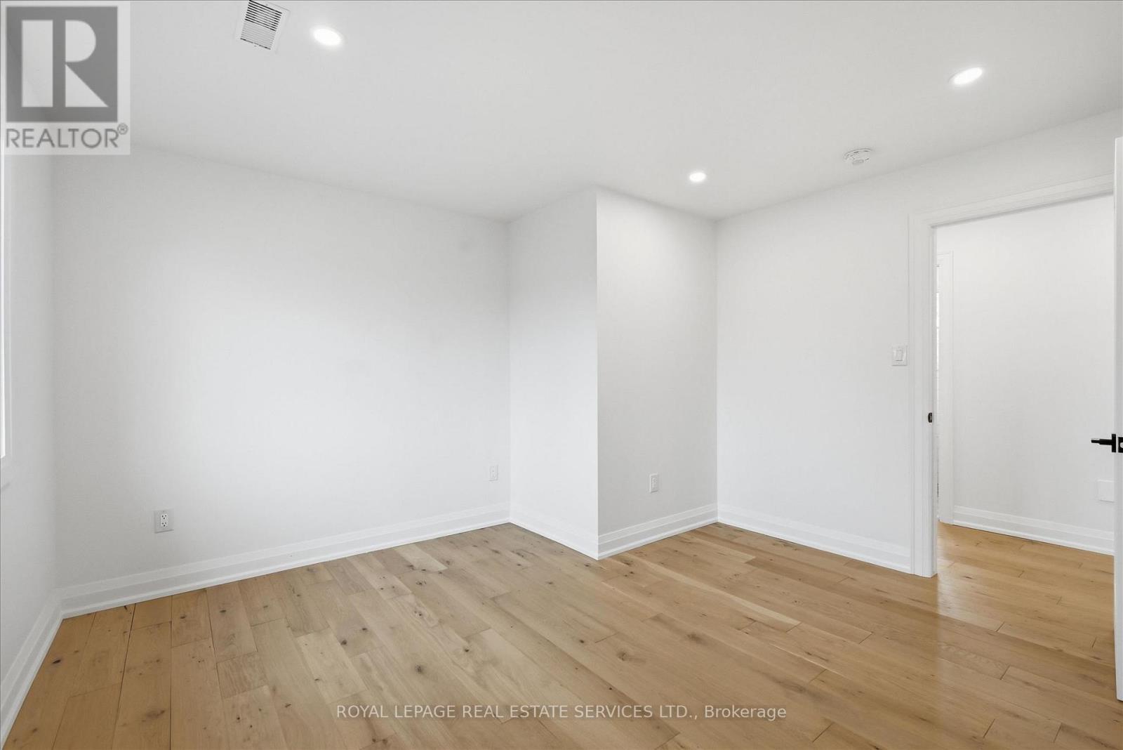 2212 Urwin Crescent, Oakville, Ontario  L6L 2T2 - Photo 28 - W12951654