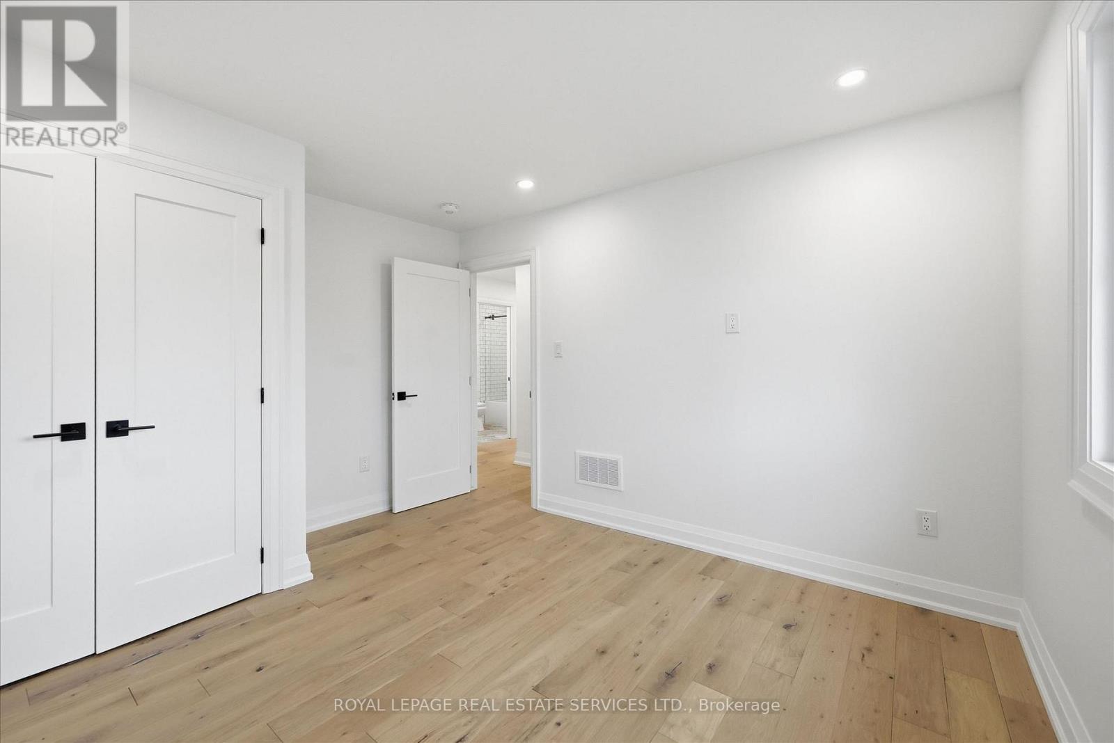 2212 Urwin Crescent, Oakville, Ontario  L6L 2T2 - Photo 37 - W12951654