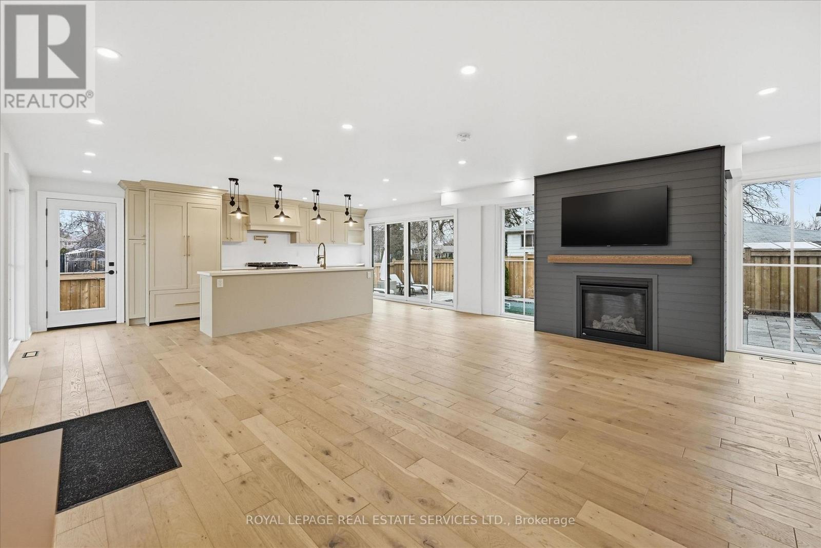 2212 Urwin Crescent, Oakville, Ontario  L6L 2T2 - Photo 6 - W12951654