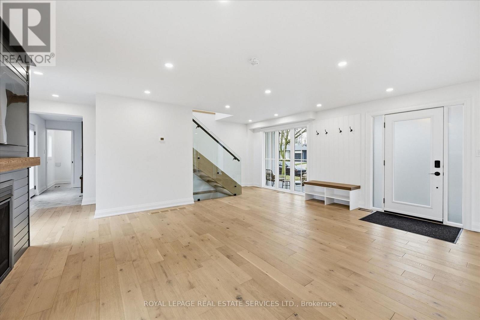 2212 Urwin Crescent, Oakville, Ontario  L6L 2T2 - Photo 8 - W12951654