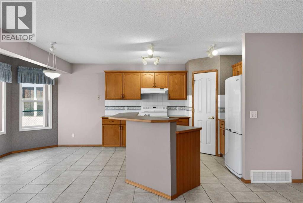 416 Douglas Glen Close SE, Calgary, Alberta  T2Z 3A4 - Photo 8 - A2302986