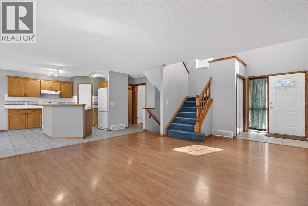 416 Douglas Glen Close SE, Calgary, Alberta  T2Z 3A4 - Photo 7 - A2302986