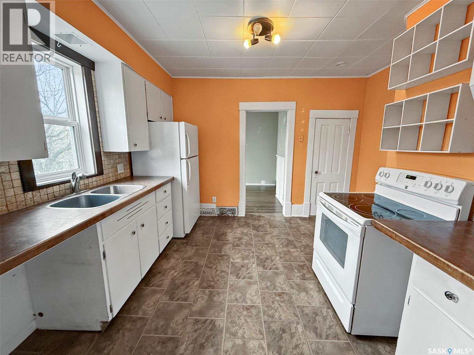 121 6th Avenue Ne, Swift Current, Saskatchewan  S9H 2L9 - Photo 4 - SK033119