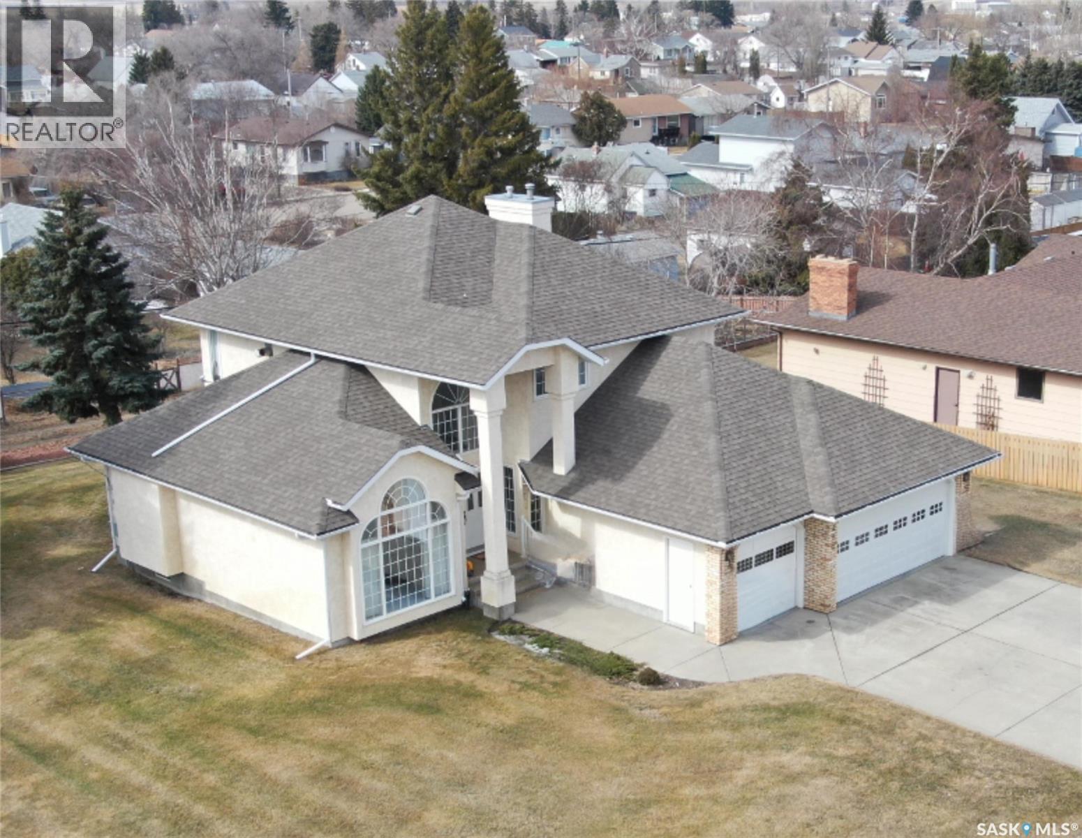 202 7th Avenue W, Biggar, Saskatchewan  S0K 0M0 - Photo 2 - SK033102