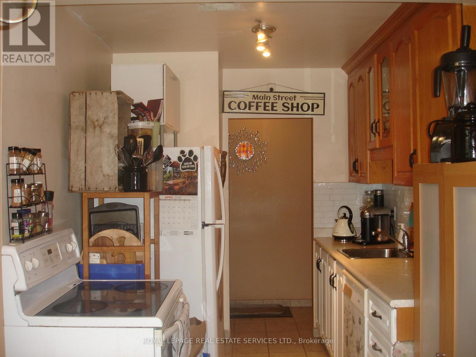 101 - 57 Neptune Drive, Toronto, Ontario  M6A 1X2 - Photo 6 - C12689678