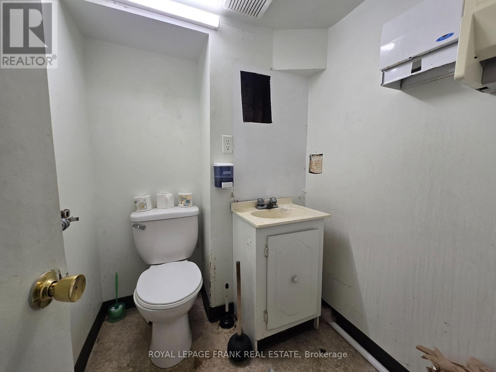 B - 15 King Avenue W, Clarington, Ontario  L1B 1K9 - Photo 17 - E13014390