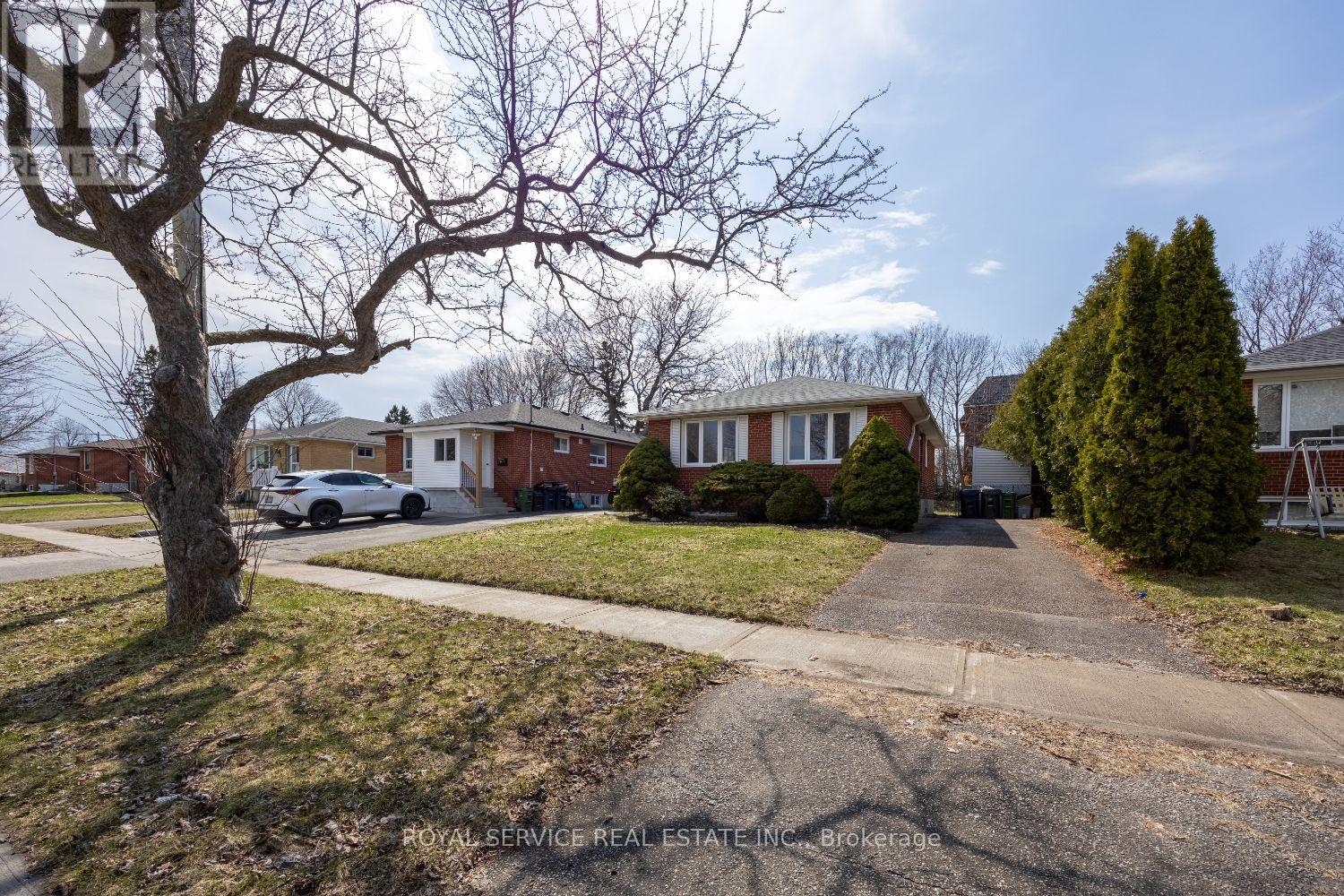 14 HATHWAY DRIVE, Toronto, Ontario
