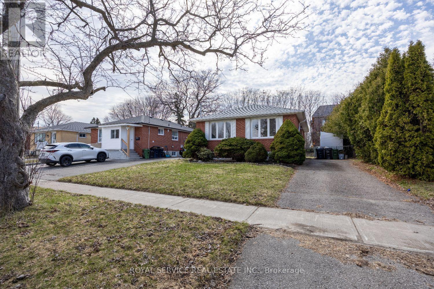 14 Hathway Drive, Toronto, Ontario  M1P 4L5 - Photo 3 - E13014528