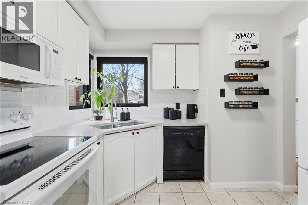 6 Woodcroft Crescent, Waterdown, Ontario  L8B 0H1 - Photo 5 - 40821816