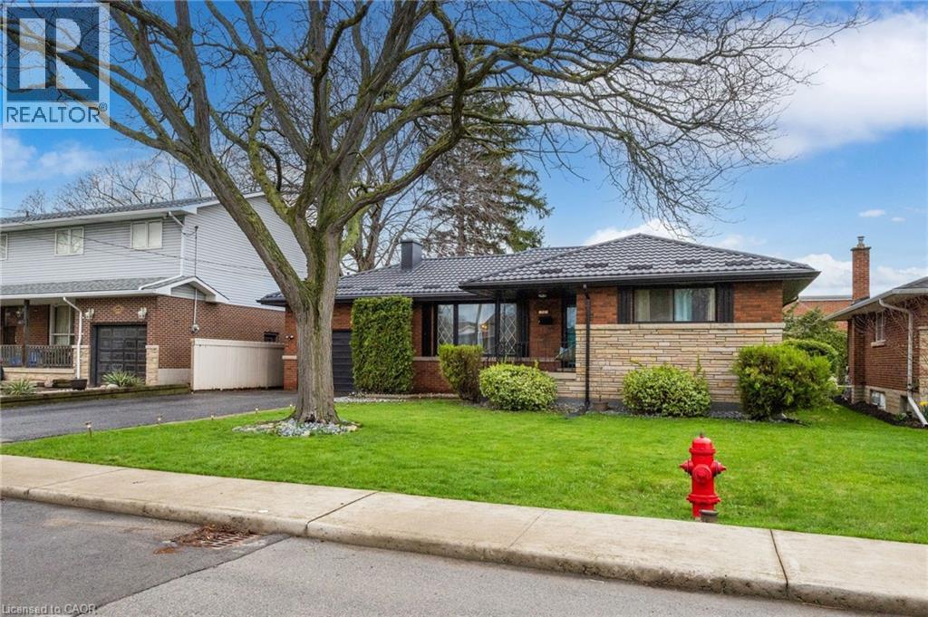 32 BELAIR Drive, Hamilton, Ontario