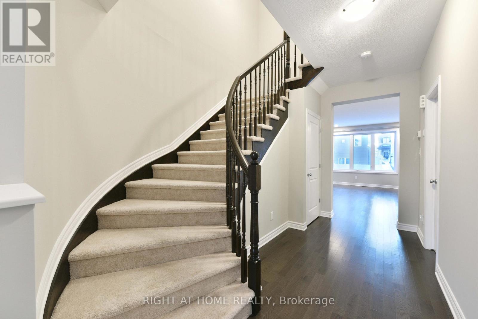 630 Eagle Crest Heights, Ottawa, Ontario  K2S 1G1 - Photo 4 - X13014356