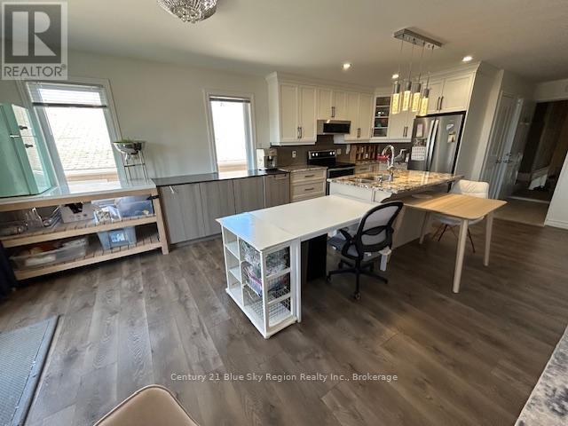 253 Kingsway Avenue, North Bay, Ontario  P1B 7V5 - Photo 3 - X12935440