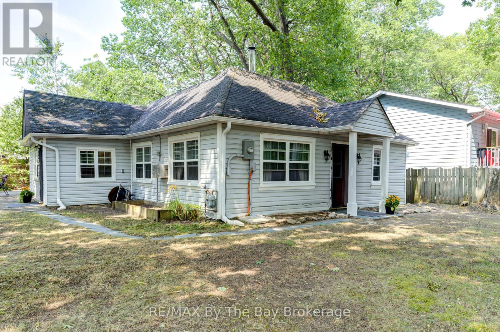 110 24th Street N, Wasaga Beach, Ontario  L9Z 2E7 - Photo 2 - S13014406