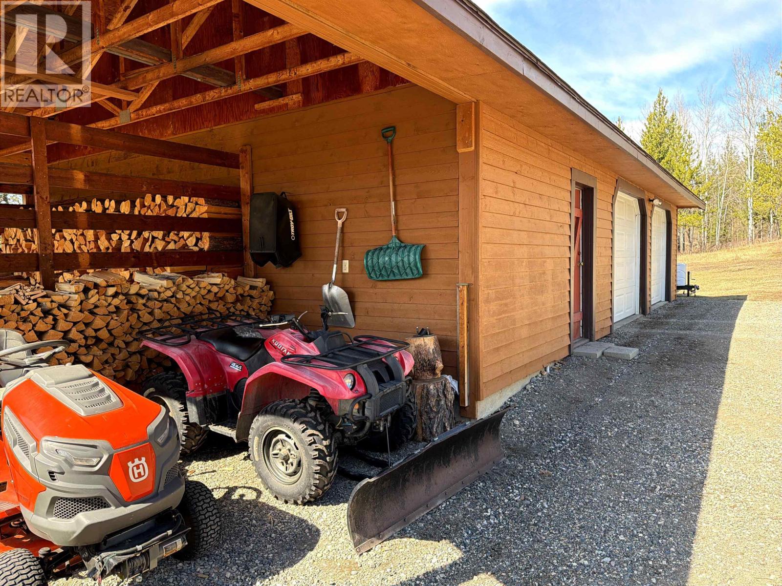 2815 Pioneer Crescent, 150 Mile House, British Columbia  V0K 2G0 - Photo 28 - R3101125