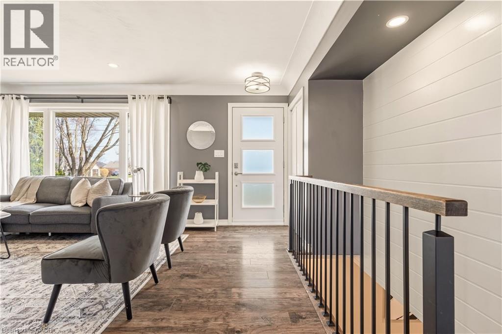 49 Stirling Street, Caledonia, Ontario  N3W 1J4 - Photo 3 - 40819594