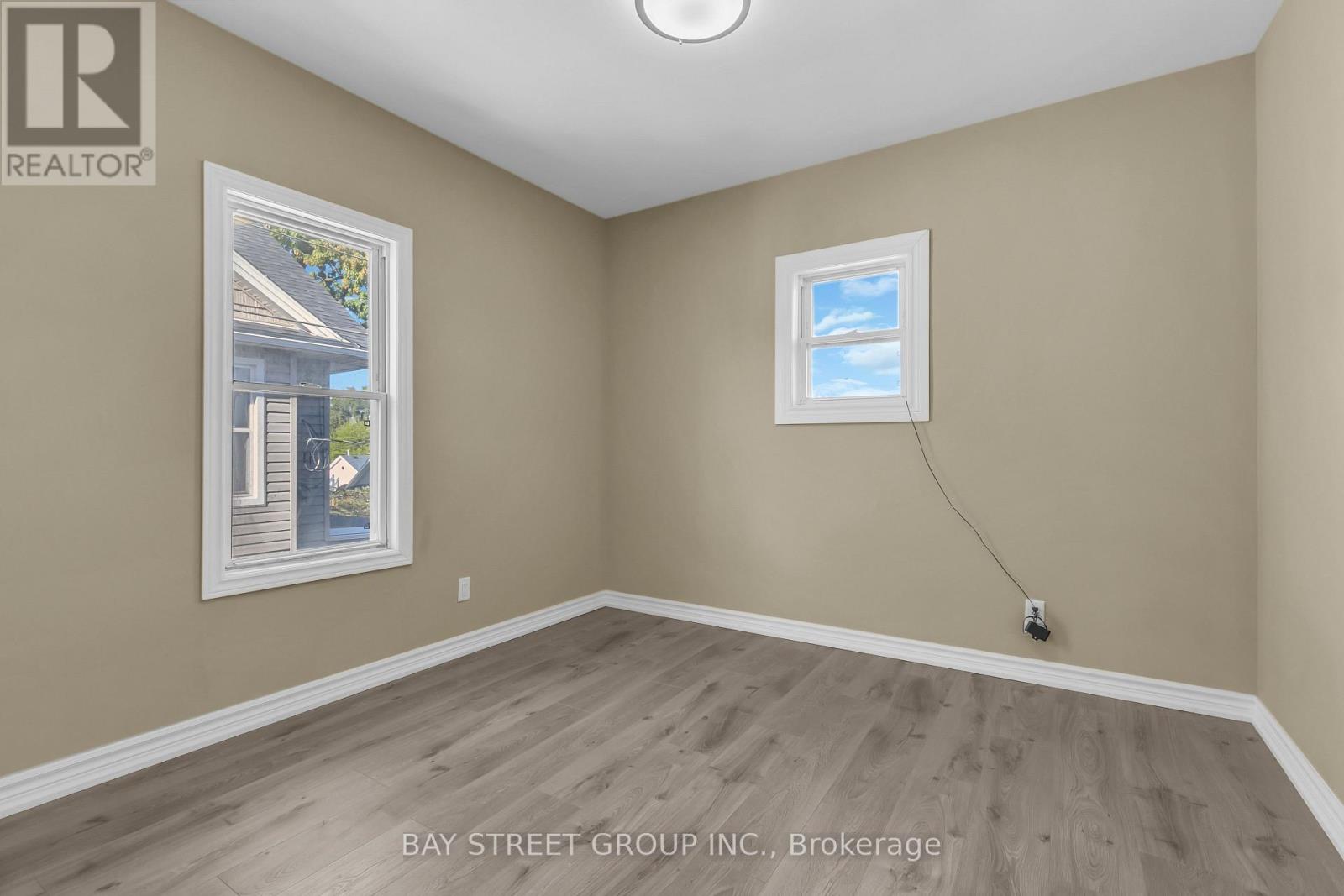 280-282 Campbell Avenue, Windsor, Ontario  N9B 2H2 - Photo 5 - X12462036