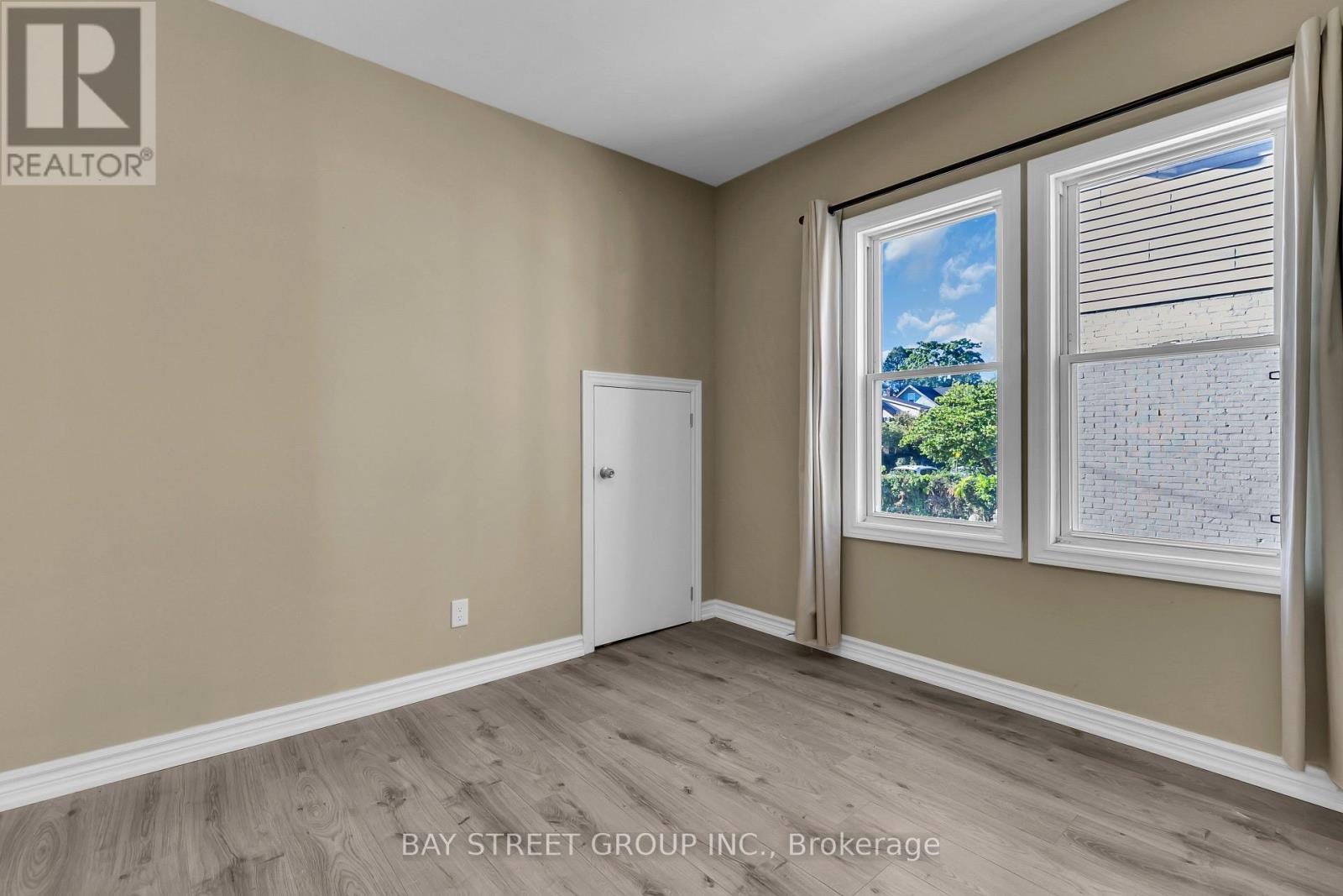 280-282 Campbell Avenue, Windsor, Ontario  N9B 2H2 - Photo 8 - X12462036