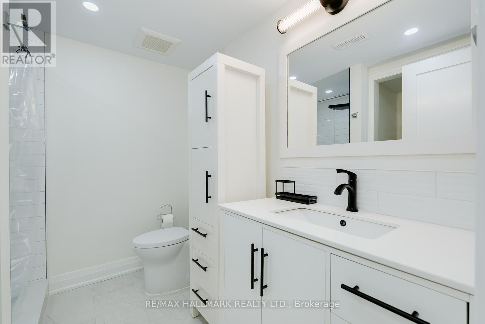 Basement Bachelor Unit - 69 Searle Avenue, Toronto, Ontario  M3H 4A6 - Photo 11 - C13014342