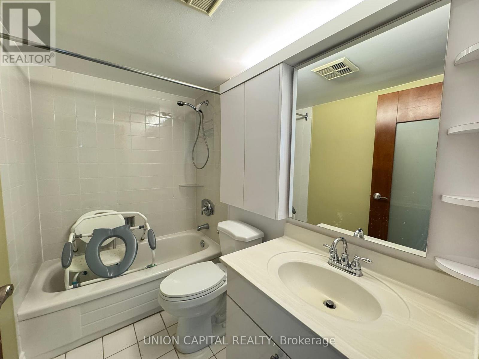 1204 - 300 Alton Towers Circle, Toronto, Ontario  M1V 4X9 - Photo 5 - E13014366