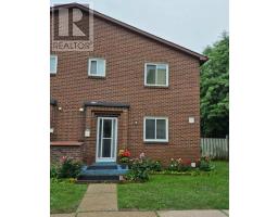 37 - 106 CHESTER LE BOULEVARD, Toronto, Ontario