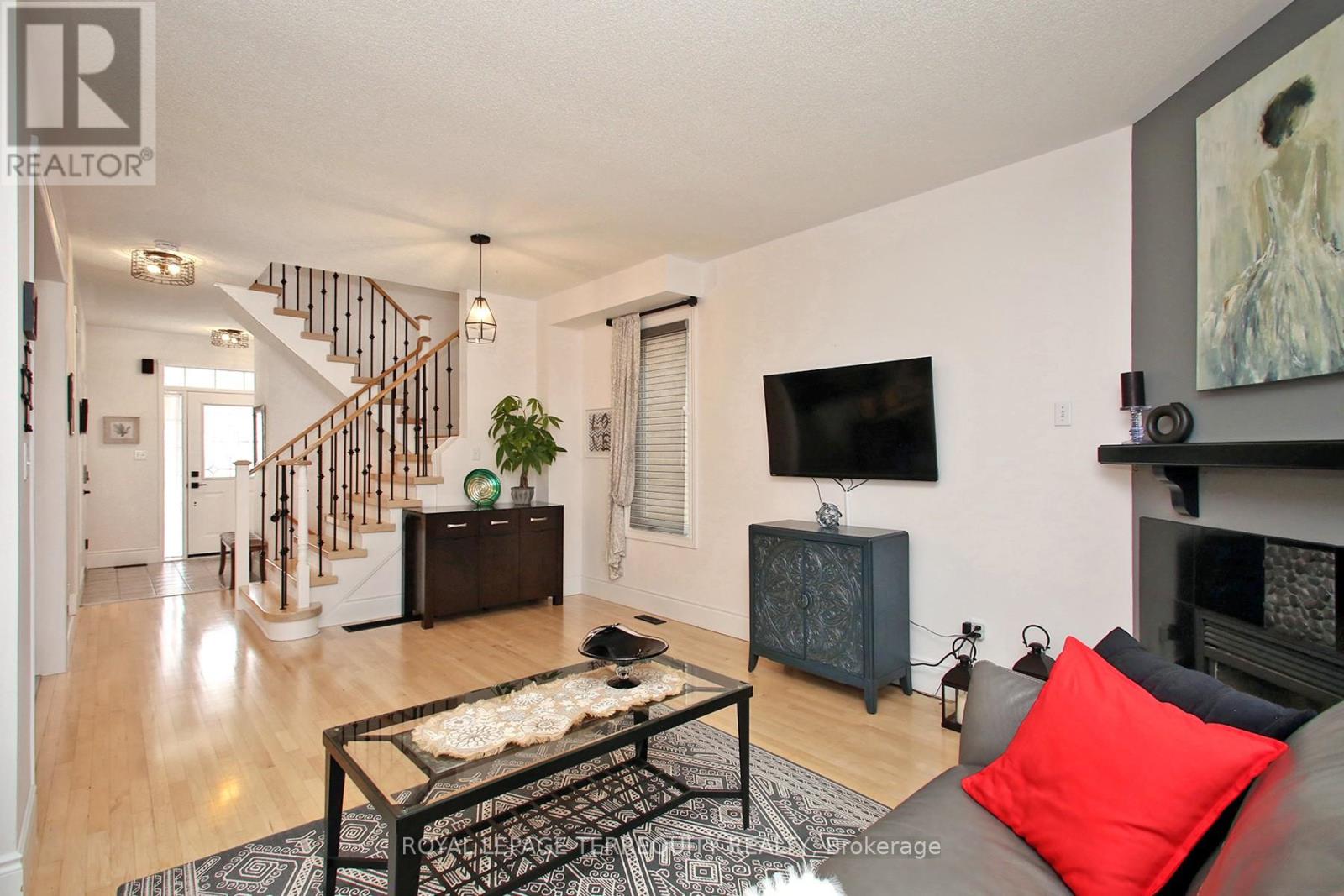 471 Woodsmere Crescent, Pickering, Ontario  L1V 7A5 - Photo 10 - E13014558