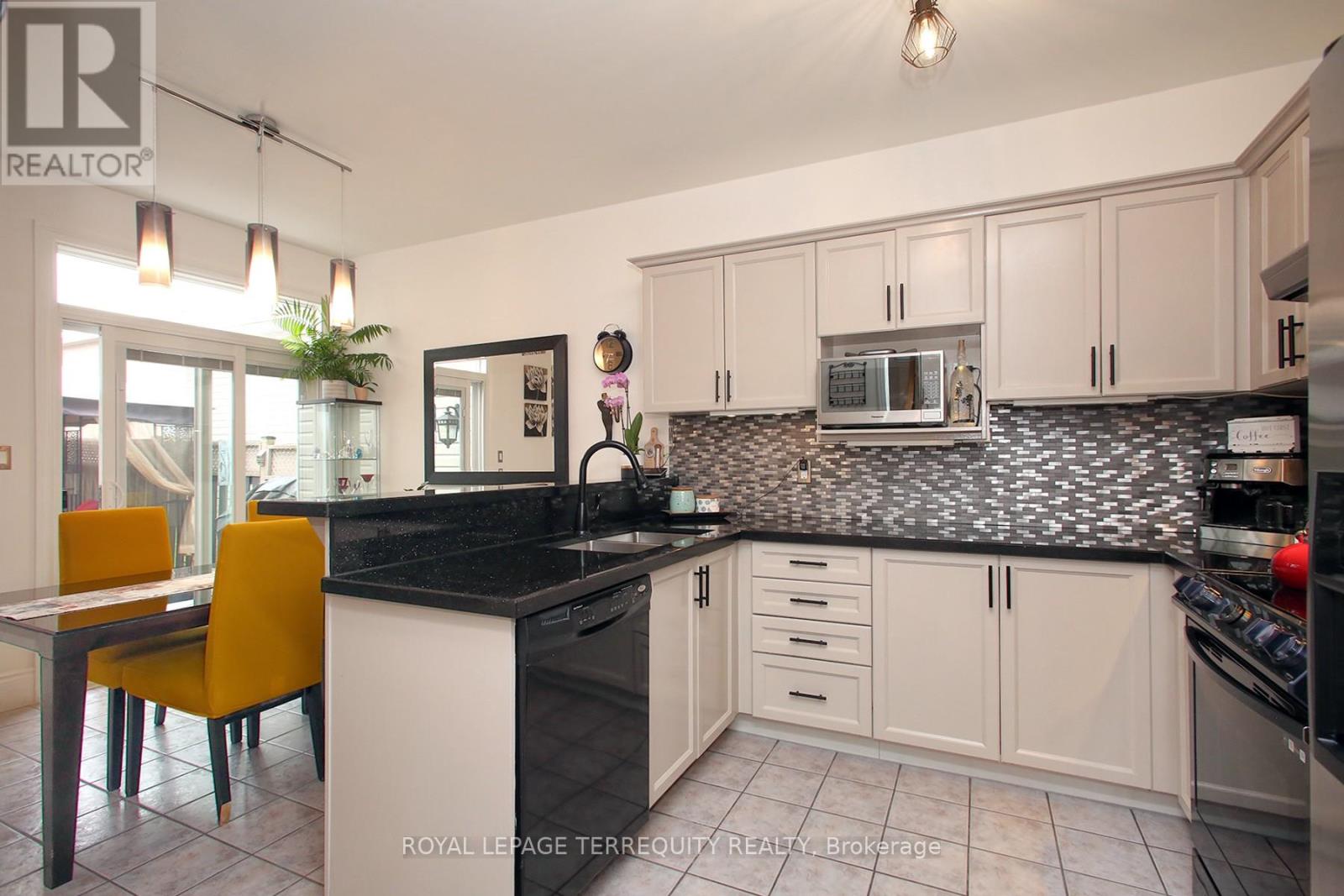 471 Woodsmere Crescent, Pickering, Ontario  L1V 7A5 - Photo 15 - E13014558