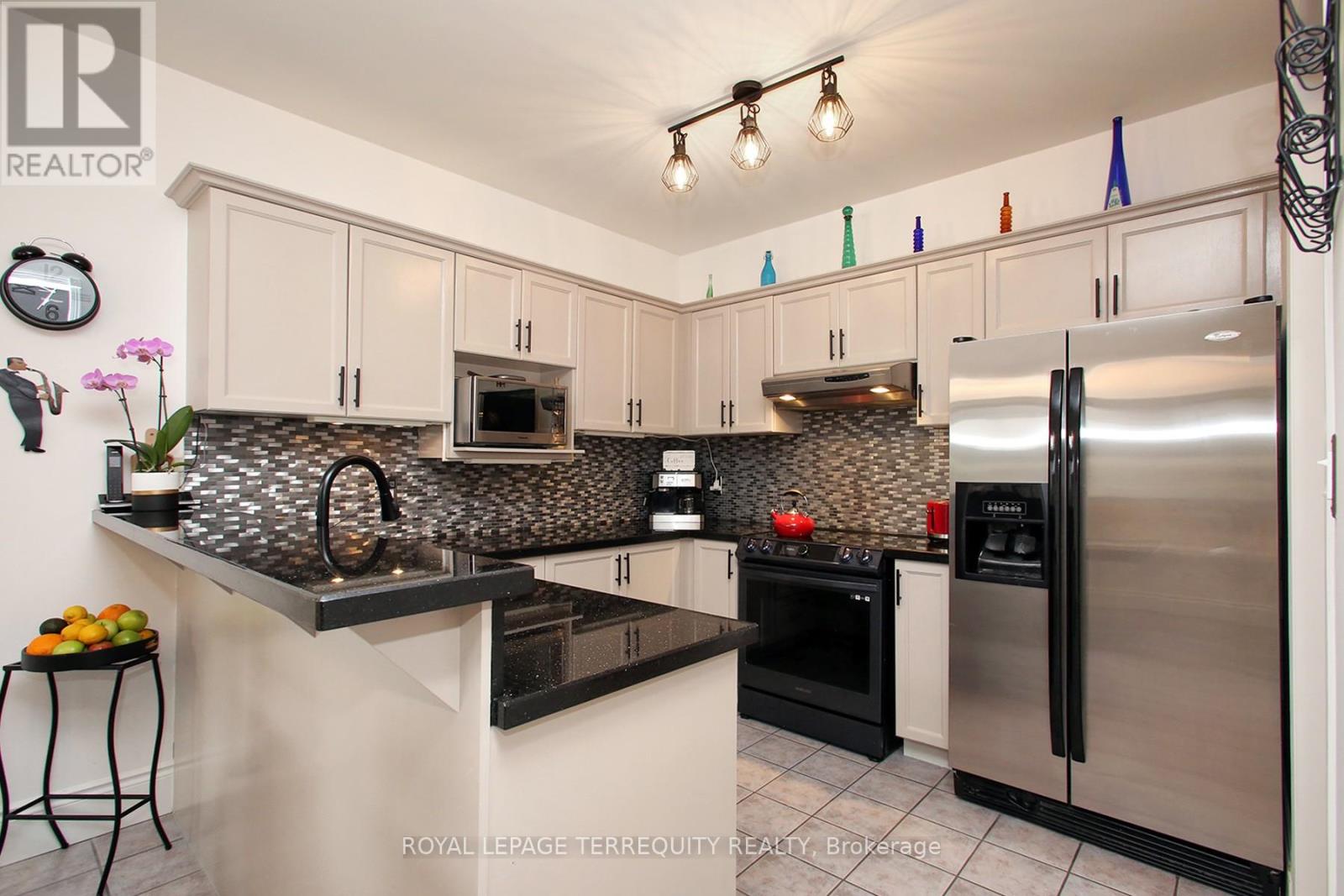 471 Woodsmere Crescent, Pickering, Ontario  L1V 7A5 - Photo 16 - E13014558