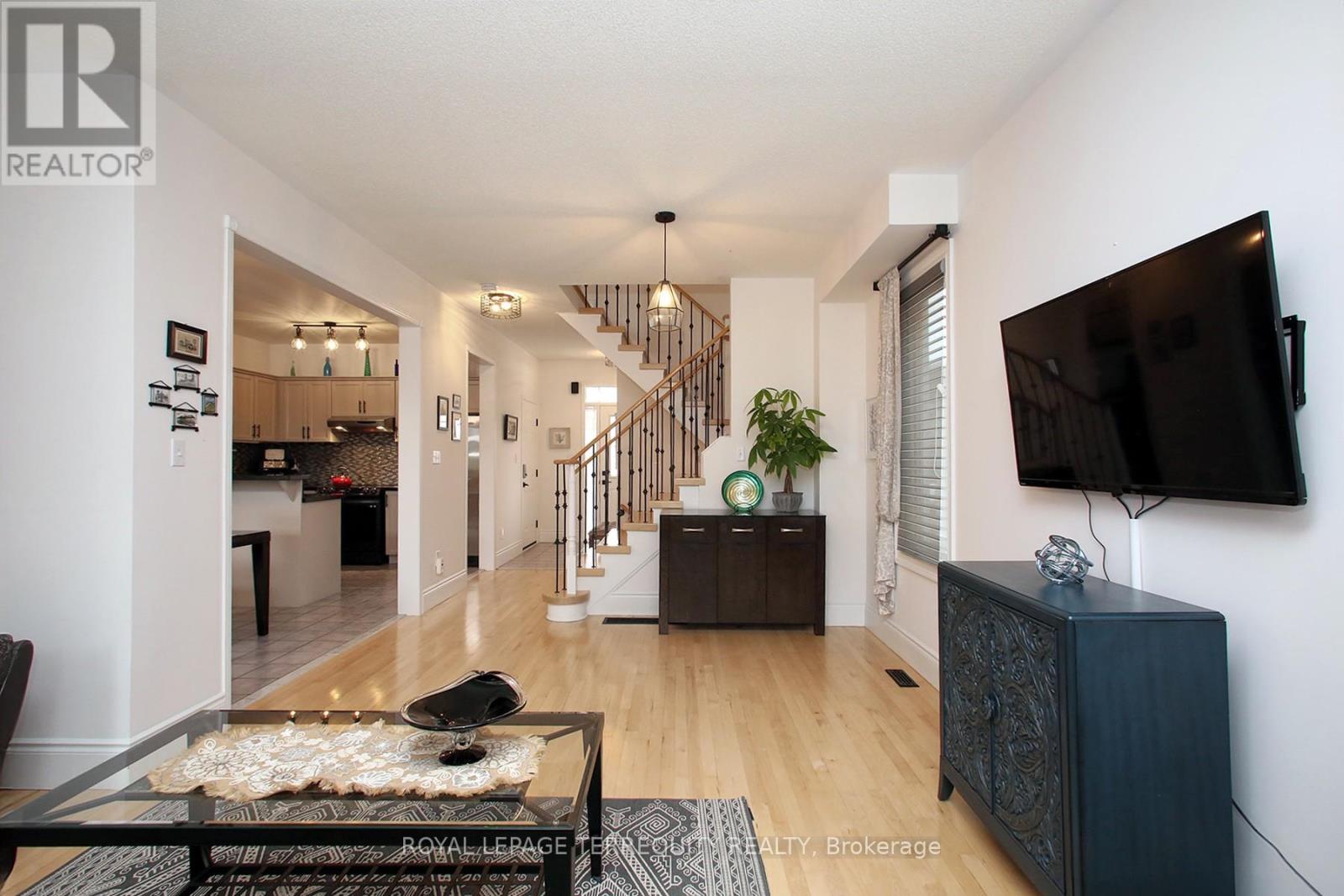 471 Woodsmere Crescent, Pickering, Ontario  L1V 7A5 - Photo 9 - E13014558