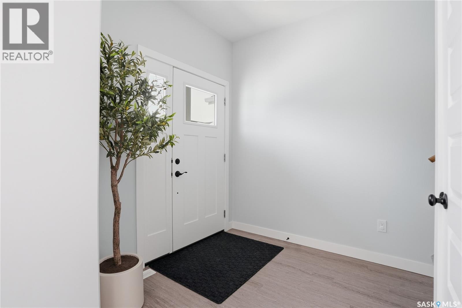 1047 Brighton Gate, Saskatoon, Saskatchewan  S7V 1S5 - Photo 3 - SK033281