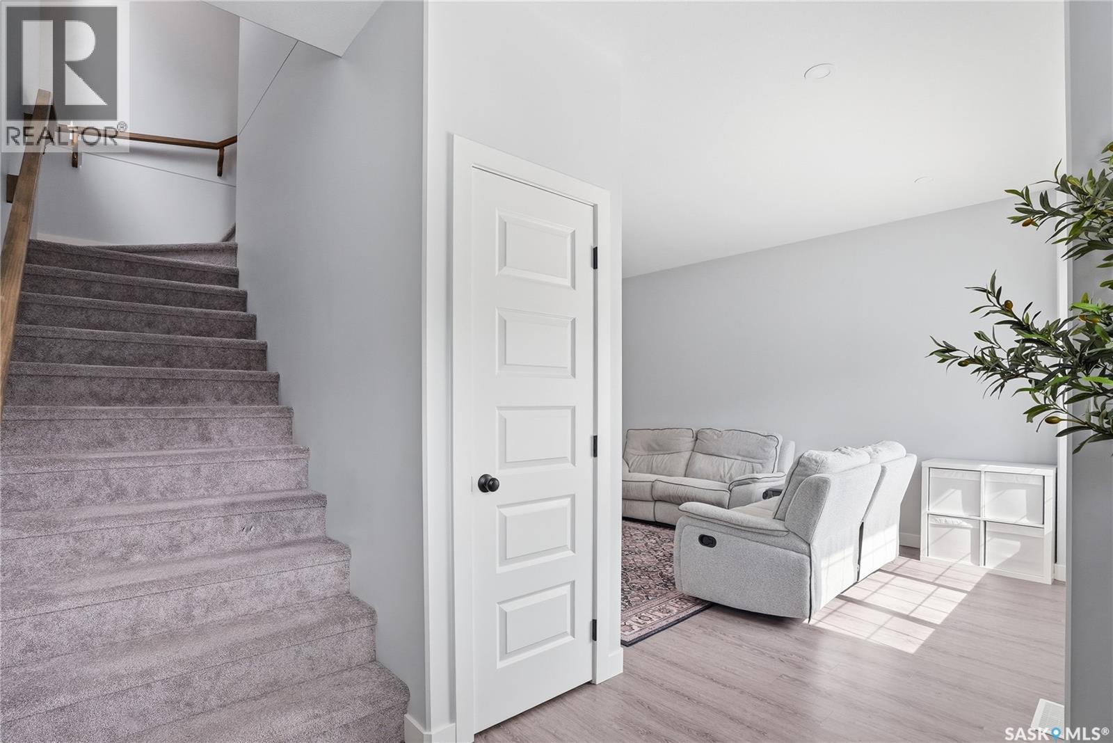 1047 Brighton Gate, Saskatoon, Saskatchewan  S7V 1S5 - Photo 4 - SK033281