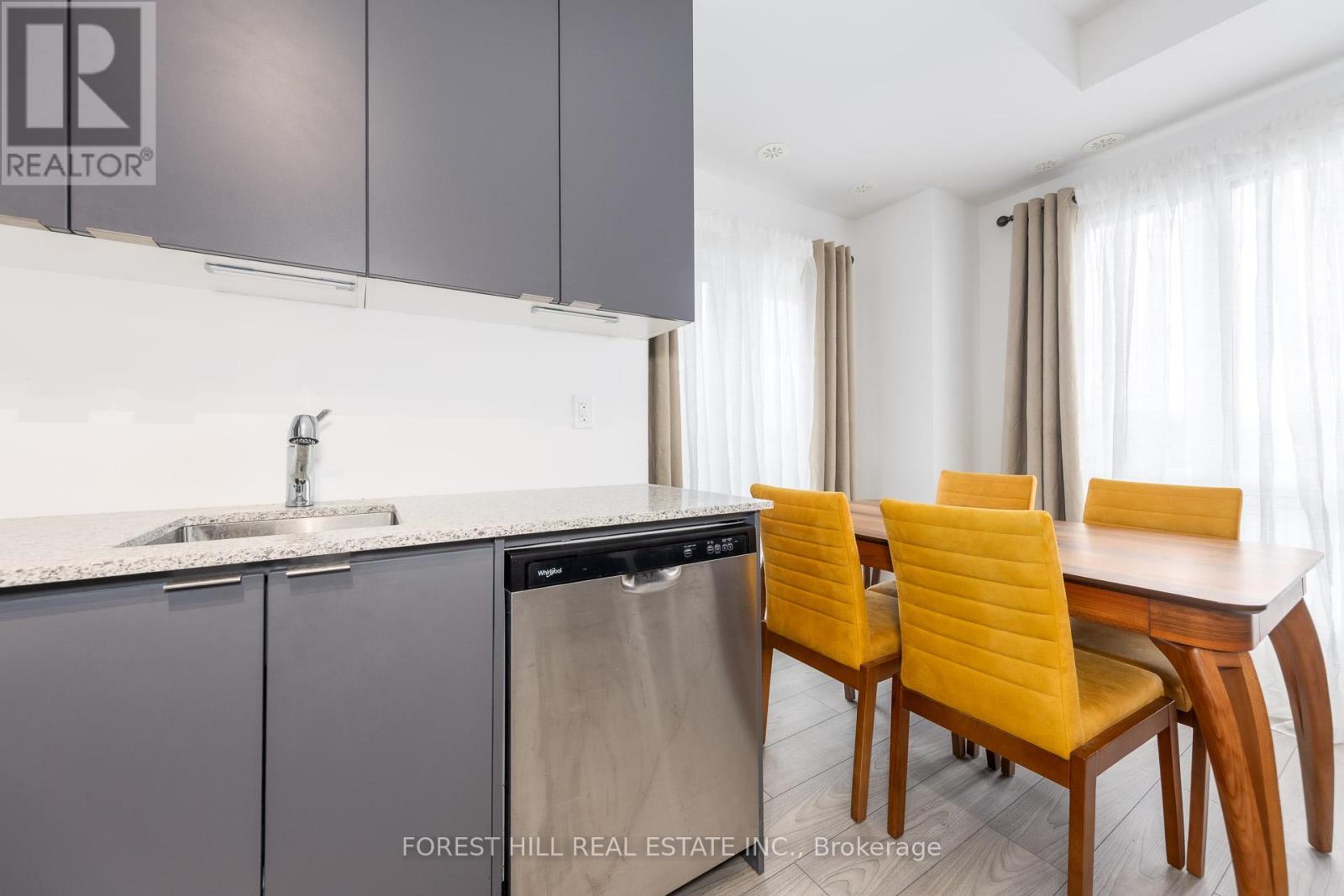 2 - 18 Lytham Green Circle, Newmarket, Ontario  L3Y 0H4 - Photo 10 - N13014346