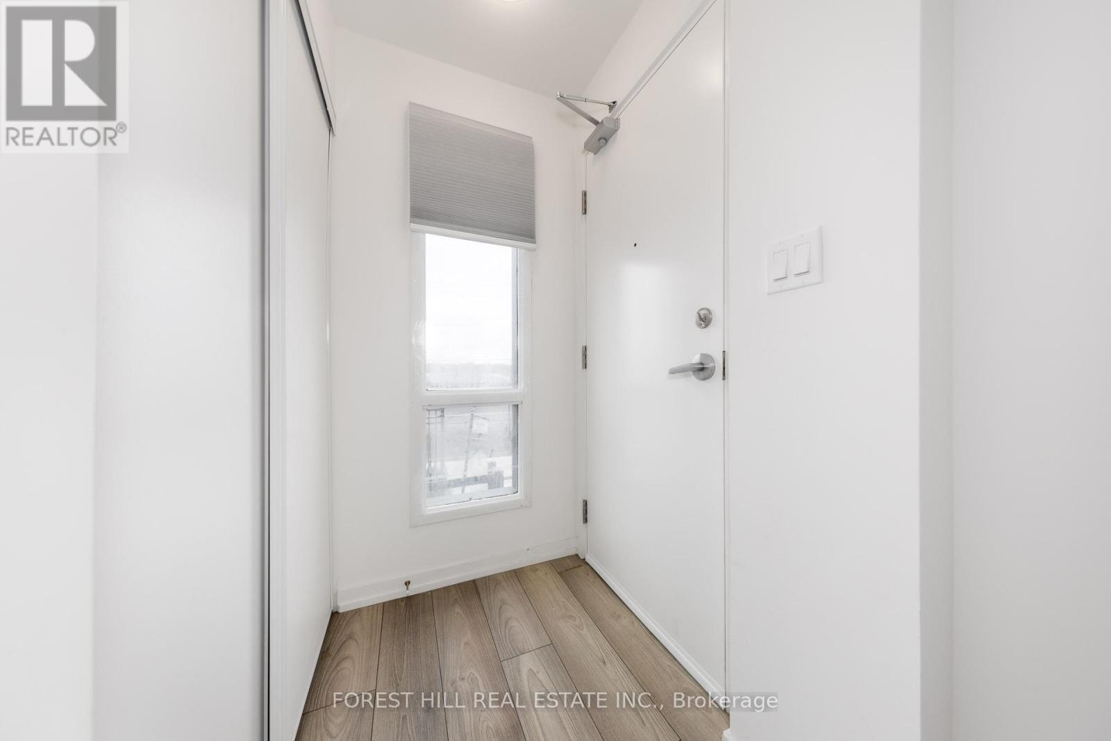 2 - 18 Lytham Green Circle, Newmarket, Ontario  L3Y 0H4 - Photo 3 - N13014346