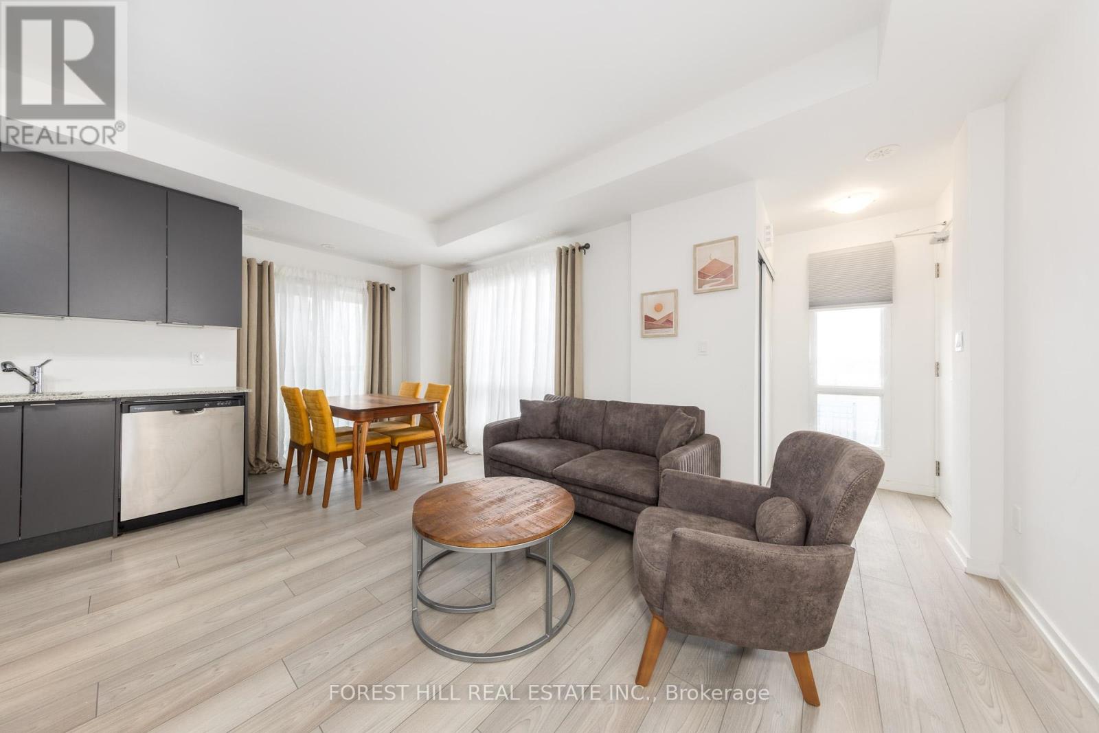 2 - 18 Lytham Green Circle, Newmarket, Ontario  L3Y 0H4 - Photo 4 - N13014346