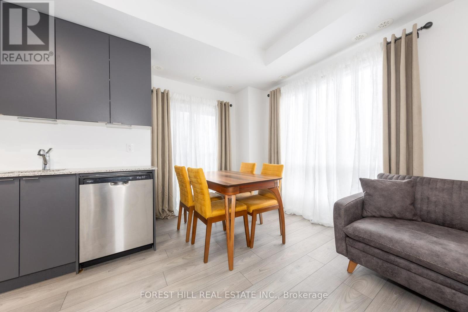 2 - 18 Lytham Green Circle, Newmarket, Ontario  L3Y 0H4 - Photo 6 - N13014346