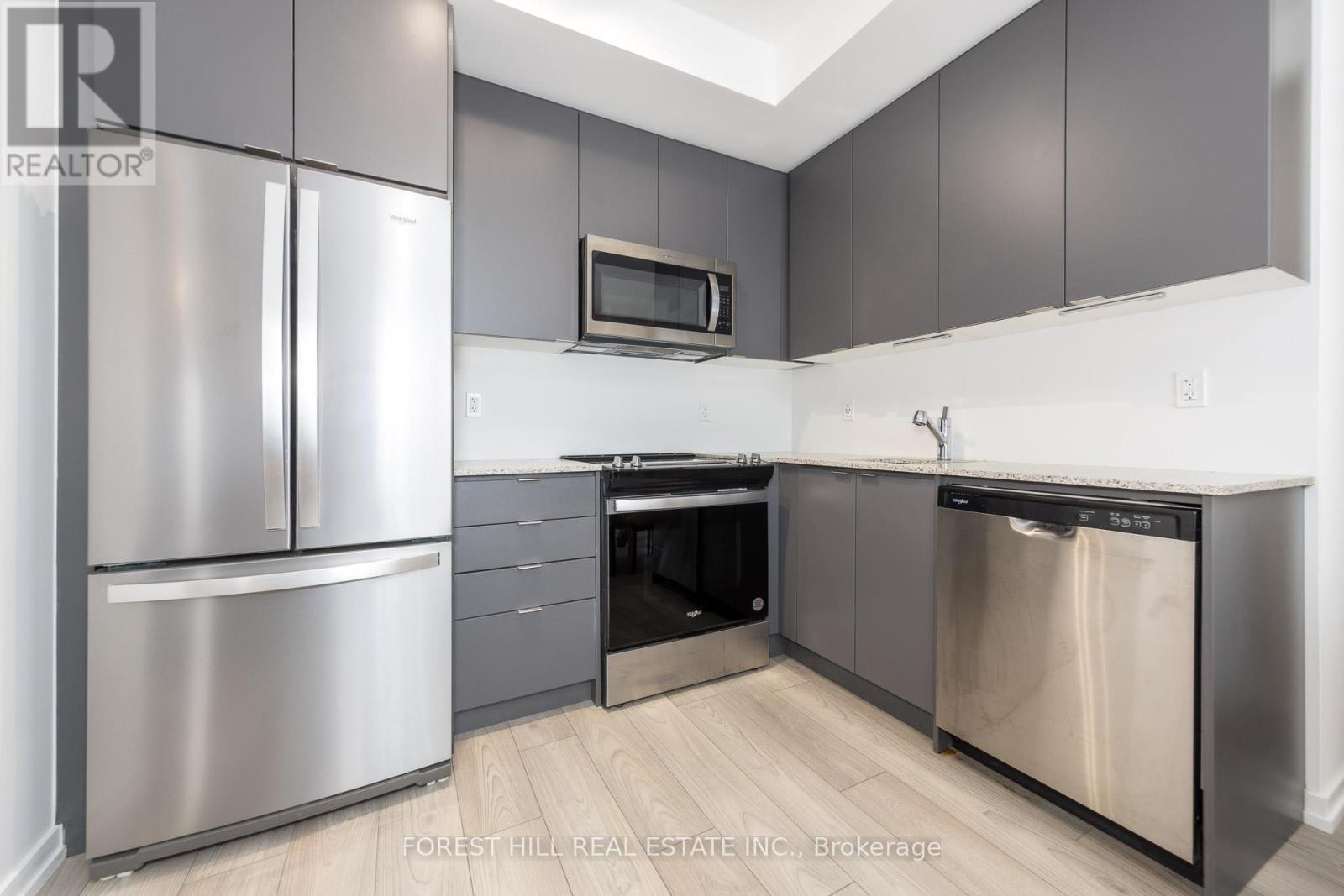 2 - 18 Lytham Green Circle, Newmarket, Ontario  L3Y 0H4 - Photo 8 - N13014346