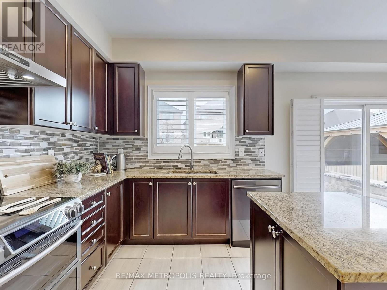 124 Milby Crescent, Bradford West Gwillimbury, Ontario  L3Z 0X8 - Photo 10 - N13014408