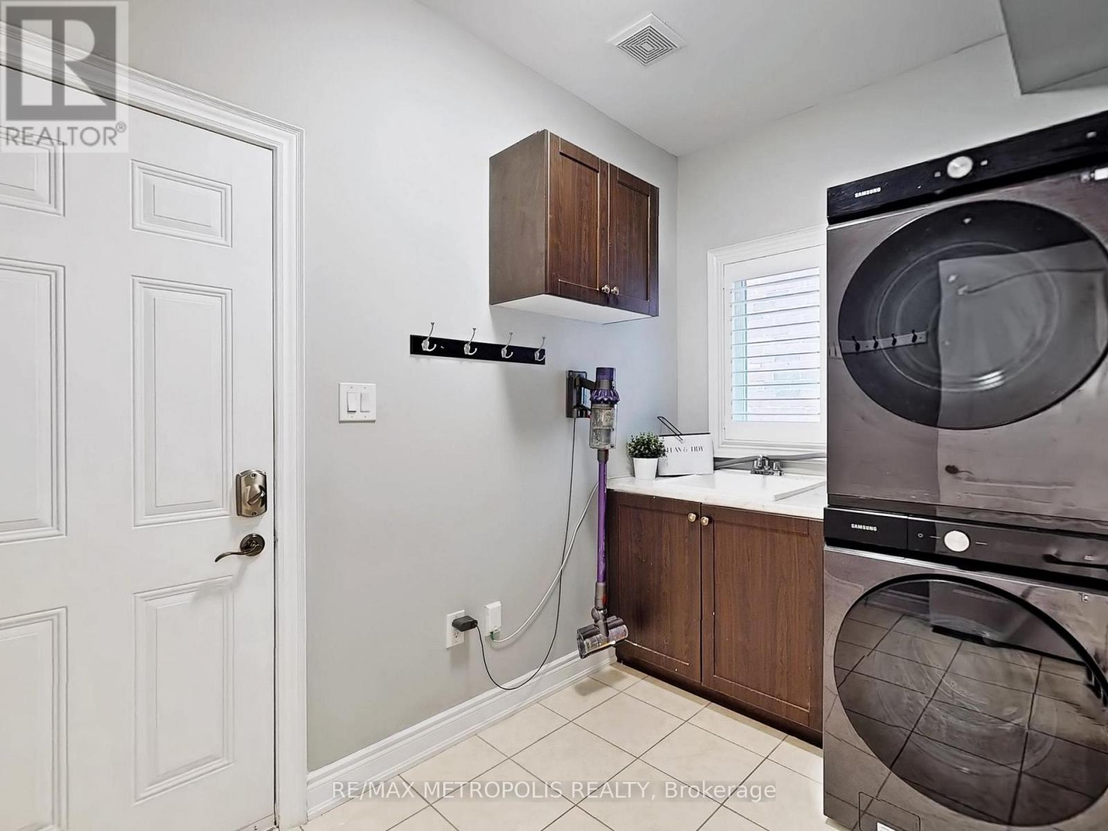 124 Milby Crescent, Bradford West Gwillimbury, Ontario  L3Z 0X8 - Photo 4 - N13014408