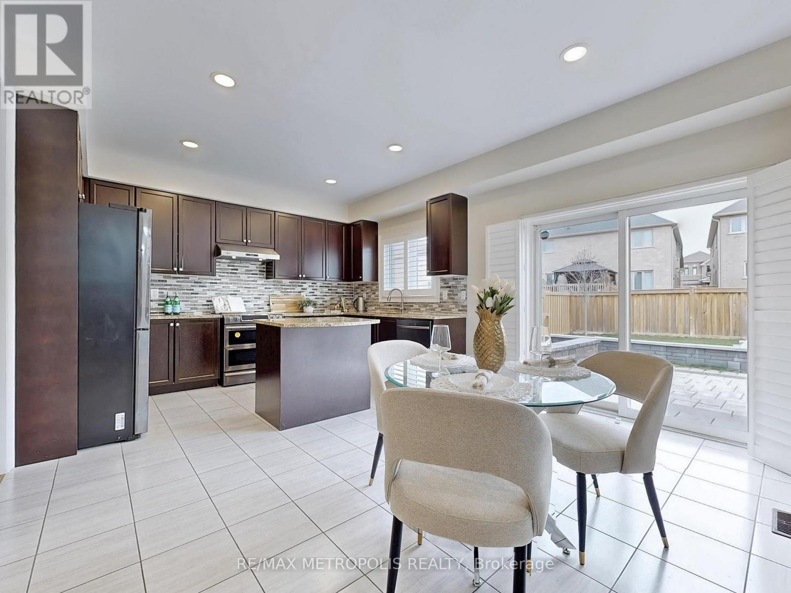 124 Milby Crescent, Bradford West Gwillimbury, Ontario  L3Z 0X8 - Photo 8 - N13014408