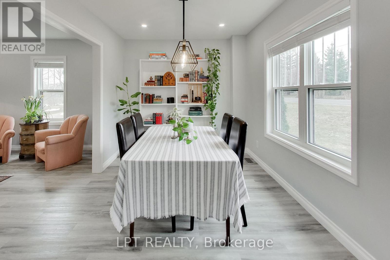 33 Ridge Road W, Oro-Medonte, Ontario  L0L 2E0 - Photo 11 - S13014394