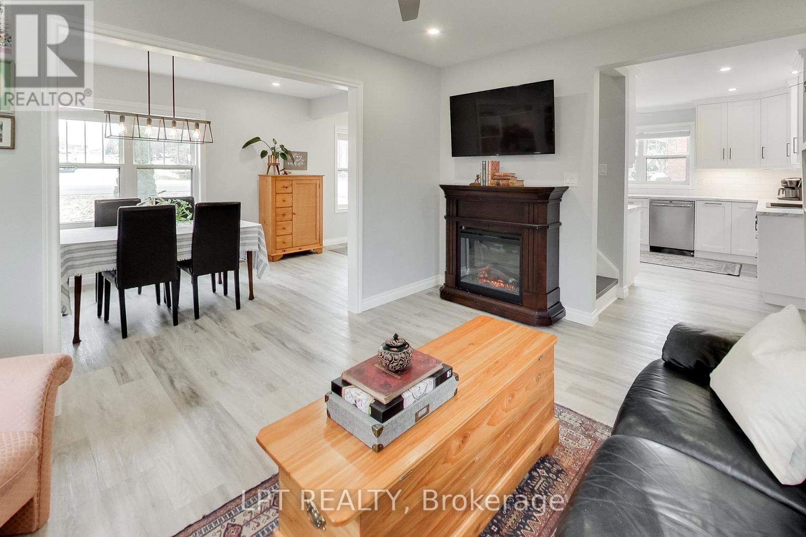 33 Ridge Road W, Oro-Medonte, Ontario  L0L 2E0 - Photo 9 - S13014394