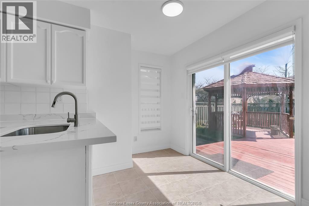 1063 Peach Blossom Crescent, Windsor, Ontario  N9G 2R5 - Photo 7 - 26008489