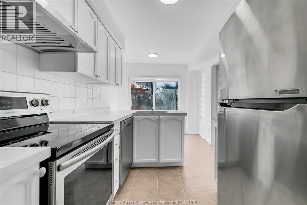 1063 Peach Blossom Crescent, Windsor, Ontario  N9G 2R5 - Photo 8 - 26008489