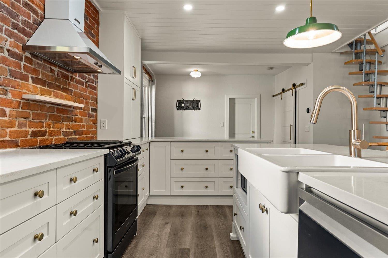 34758 Clayburn Road, Abbotsford, British Columbia  V2S 7Y9 - Photo 5 - R3087978